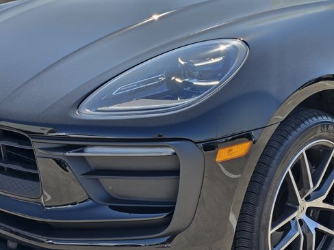 Certified 2026 Porsche Macan AWD/4WD image 12