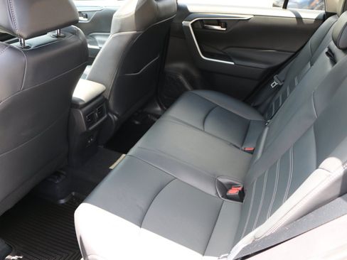 Used 2020 Toyota RAV4 XLE Premium AWD/4WD image 31