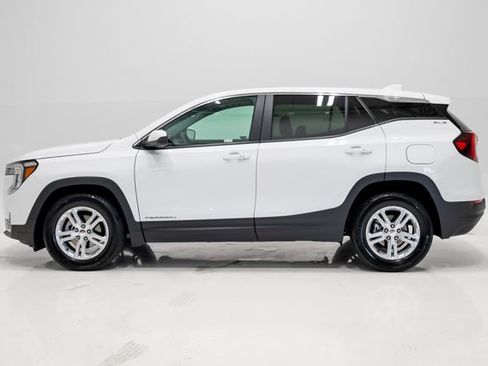 Used 2024 GMC Terrain SLE FWD image 27