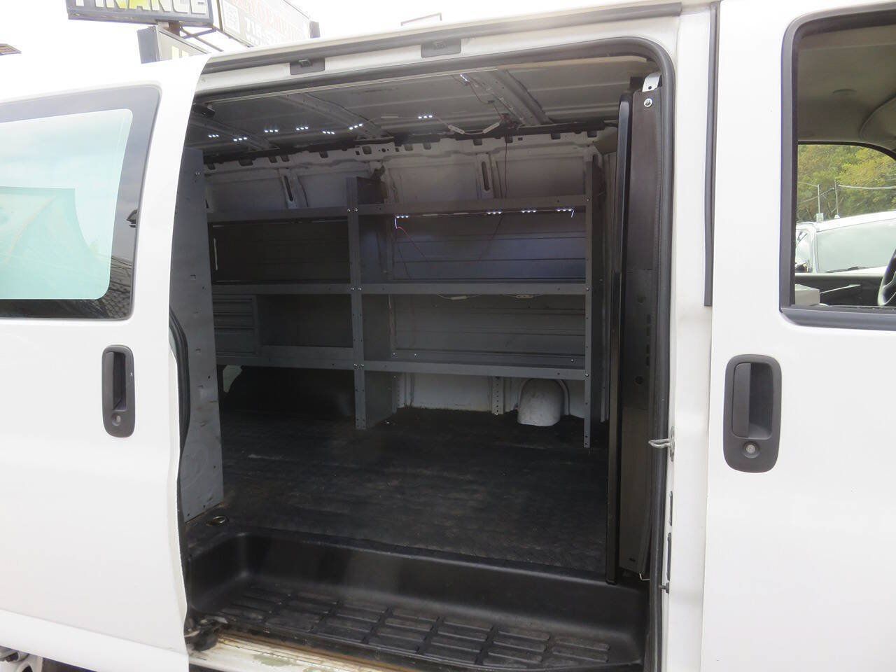 Used 2019 GMC Savana 2500 w/ Driver Convenience Package RWD image 4