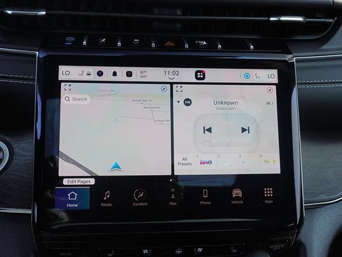 Used 2023 Jeep Grand Cherokee Overland w/ Luxury Tech Group IV AWD/4WD image 50