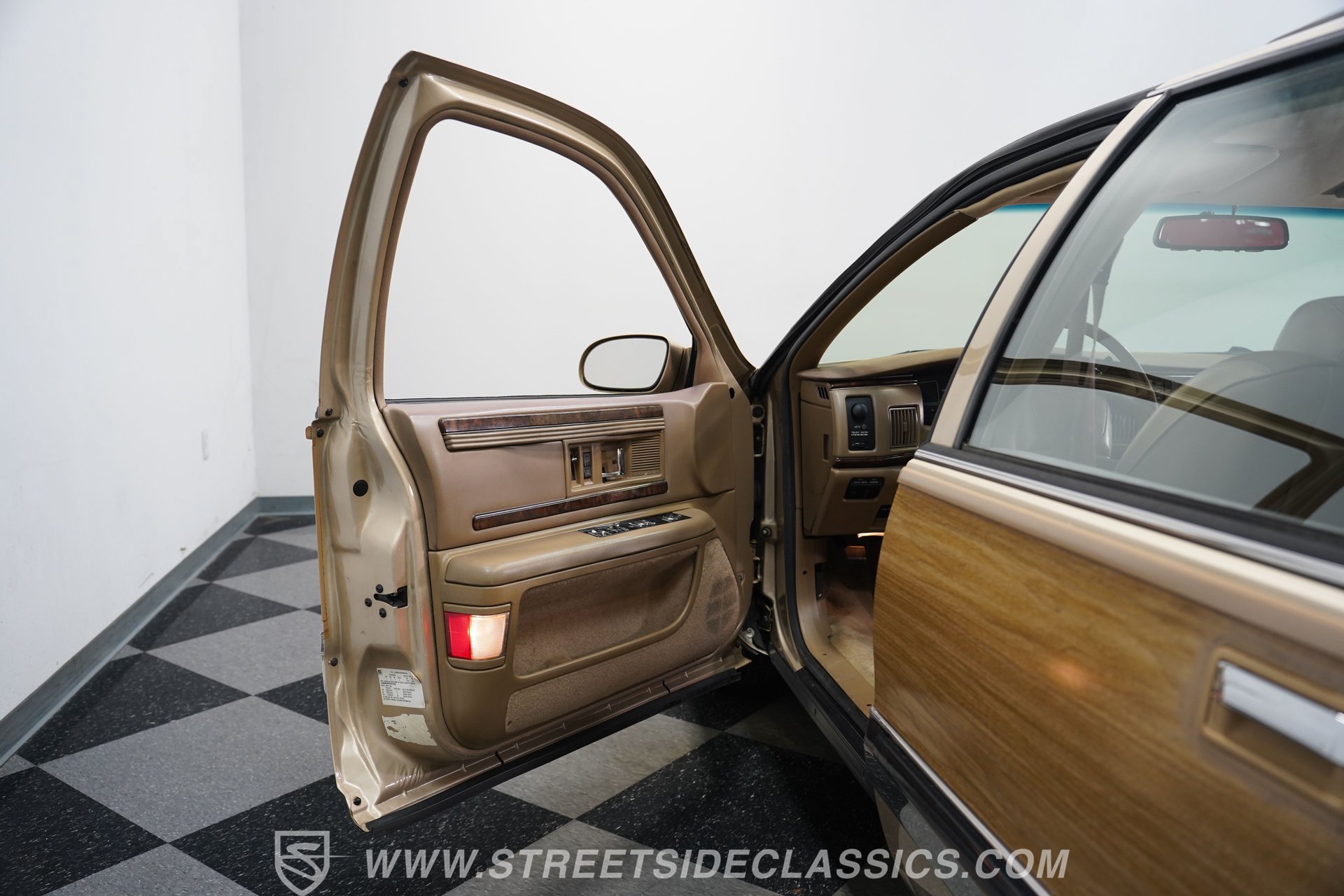 Used 1996 Buick Roadmaster Estate RWD image 36