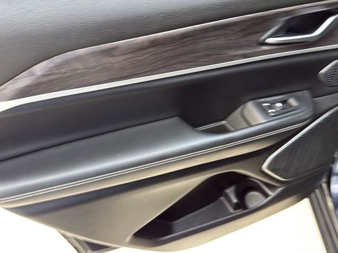 Used 2023 Jeep Grand Cherokee L Limited image 29