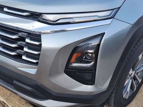 Used 2026 Chevrolet Equinox LT FWD image 8