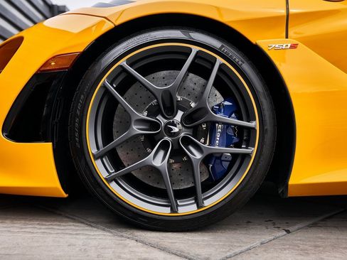 Used 2024 McLaren 750S image 3