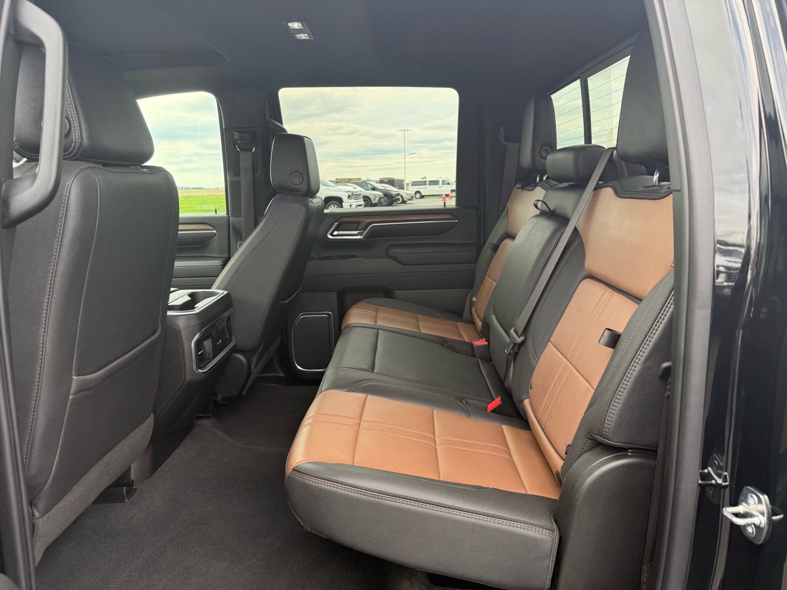 Used 2024 Chevrolet Silverado 2500 High Country w/ High Country Premium Package AWD/4WD image 17