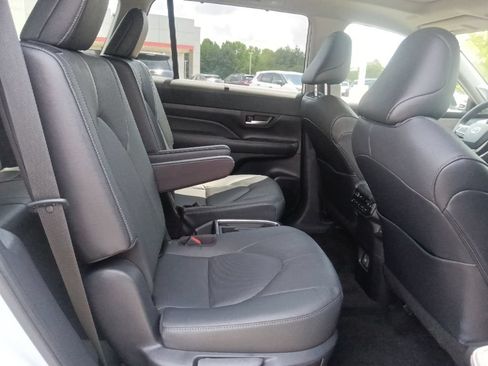 Used 2025 Toyota Grand Highlander AWD image 33