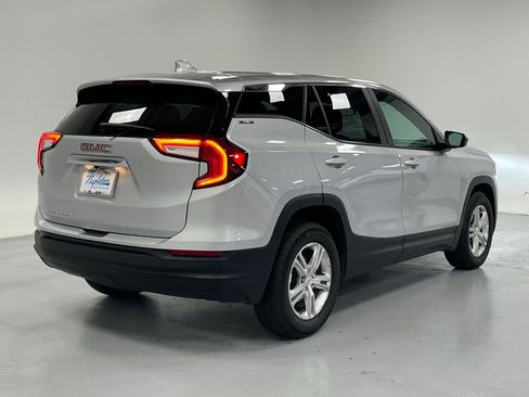 Used 2022 GMC Terrain SLE image 4