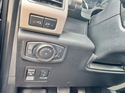 Used 2019 Ford F150 Lariat w/ Equipment Group 502A Luxury AWD/4WD image 25