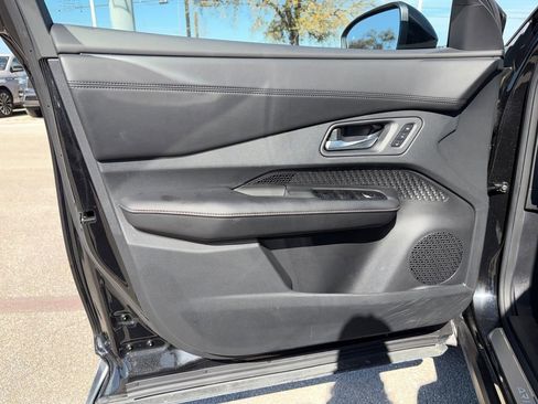 Used 2023 Nissan Ariya FWD image 20