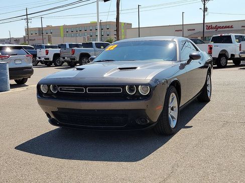 Used 2022 Dodge Challenger SXT RWD image 4