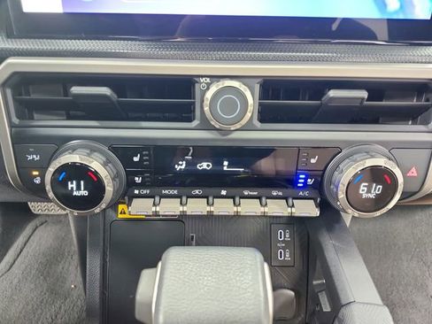 Used 2025 Toyota 4Runner Limited image 31