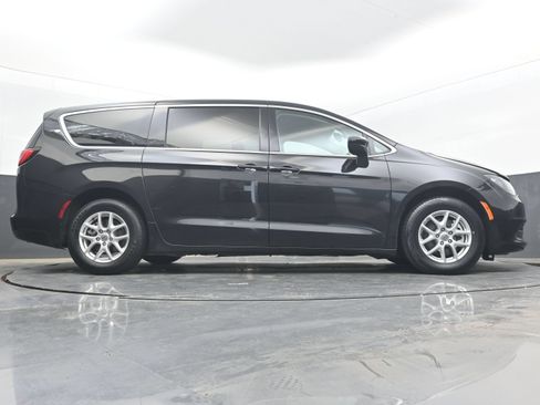 Used 2023 Chrysler Voyager LX FWD image 28