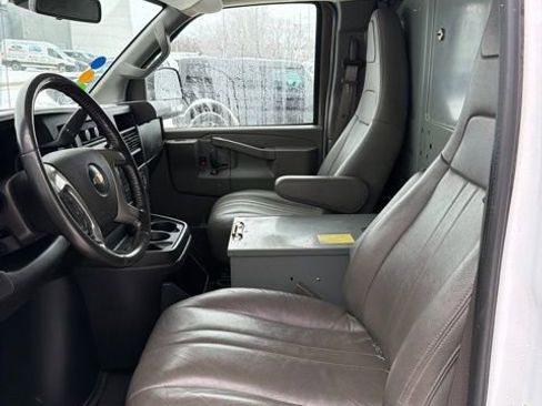 Used 2019 Chevrolet Express 3500 Extended w/ Driver Convenience Package image 7