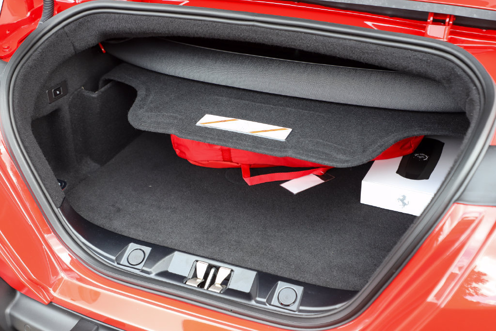 Certified 2026 Ferrari Roma Spider RWD image 33