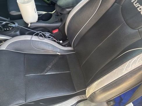 Used 2015 Hyundai Veloster Turbo FWD image 4