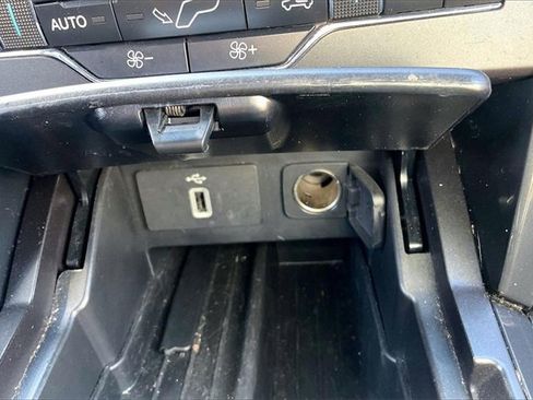 Certified 2017 Ford Explorer XLT w/ Equipment Group 201A image 31