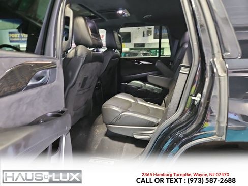Used 2018 Cadillac Escalade Platinum AWD/4WD image 5