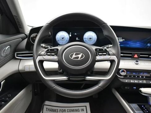 Used 2025 Hyundai Elantra Limited image 20