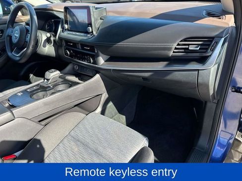 Used 2023 Nissan Rogue SV image 15