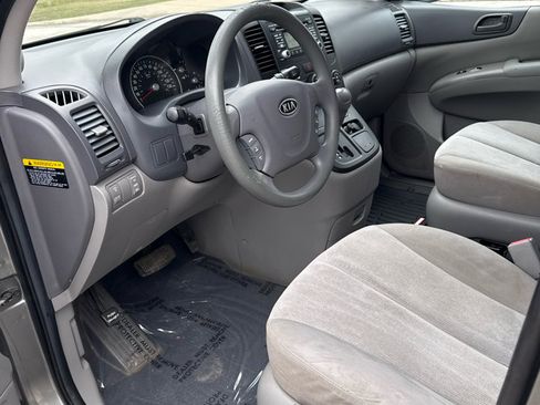Used 2011 Kia Sedona LX image 11