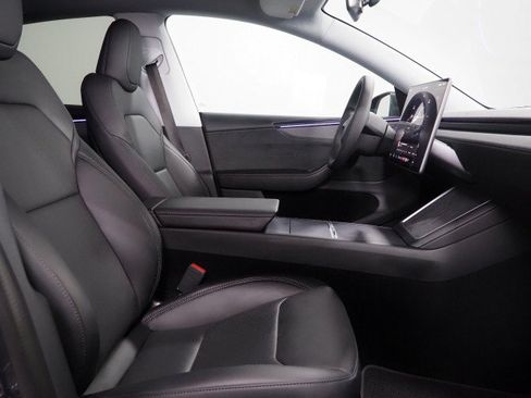 Used 2026 Tesla Model Y Long Range RWD image 16
