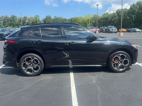 Used 2022 Alfa Romeo Stelvio Veloce AWD/4WD image 6