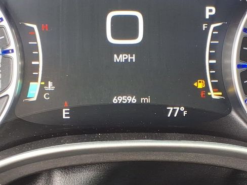 Used 2023 Chrysler Pacifica Touring-L FWD image 25