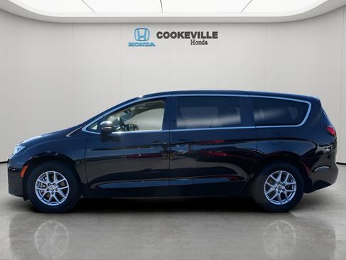Used 2024 Chrysler Pacifica Touring-L FWD image 8