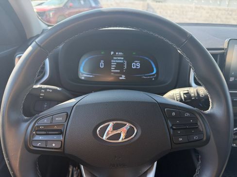 Used 2026 Hyundai Venue SEL FWD image 27