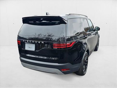New 2025 Land Rover Discovery S image 5