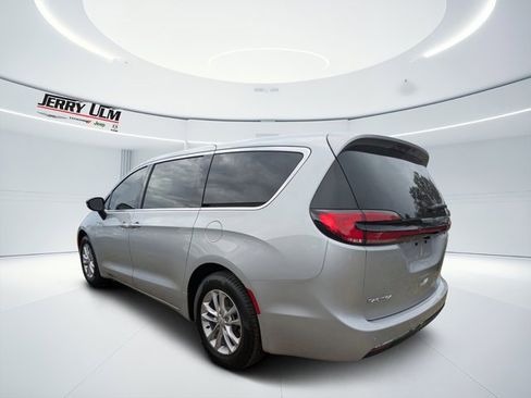 New 2026 Chrysler Pacifica Select image 34