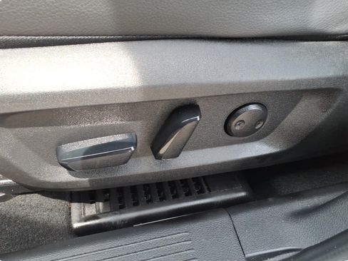 Used 2024 Nissan Rogue SL AWD/4WD image 16