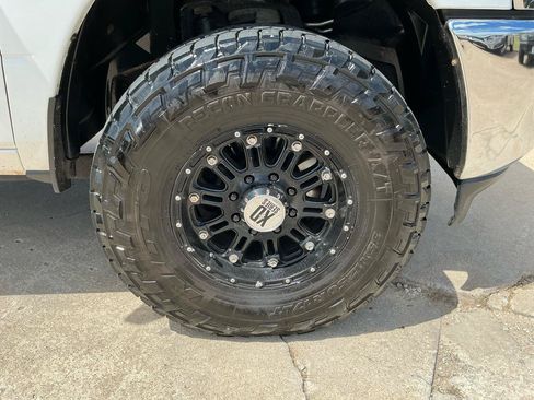 Used 2021 RAM 2500 Tradesman w/ Chrome Appearance Group AWD/4WD image 14