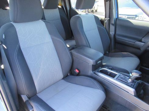 Used 2021 Toyota Tacoma TRD Sport image 12