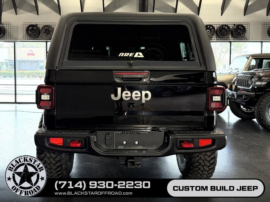 Used 2024 Jeep Gladiator Rubicon w/ Technology Group AWD/4WD image 10