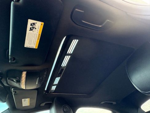 Used 2018 Mercedes-Benz C 300 Sedan image 32