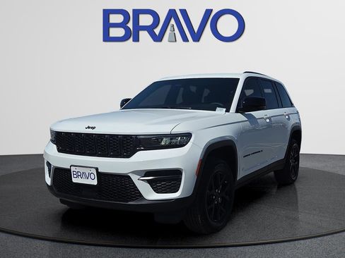 Used 2025 Jeep Grand Cherokee Altitude AWD/4WD image 1
