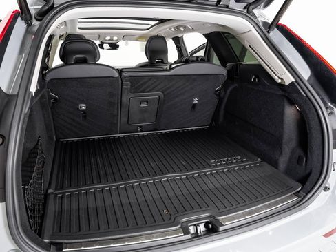 Used 2024 Volvo XC60 T8 Plus image 25