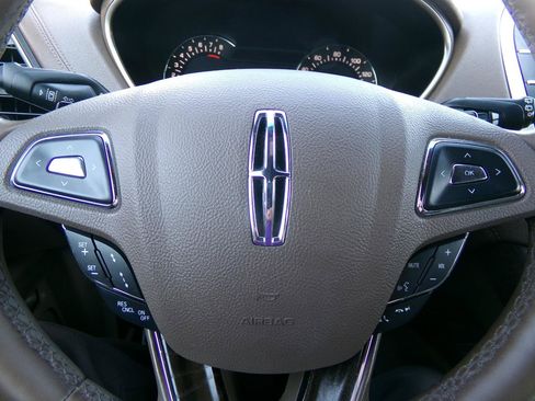 Used 2016 Lincoln MKX Reserve w/ Equipment Group 102A AWD/4WD image 19