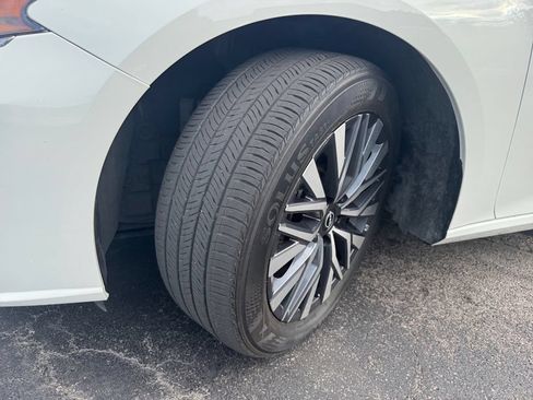 Used 2025 Nissan Altima 2.5 SV FWD image 25