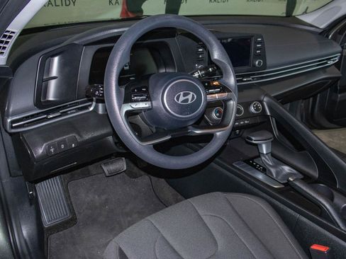 Used 2025 Hyundai Elantra SE FWD image 5