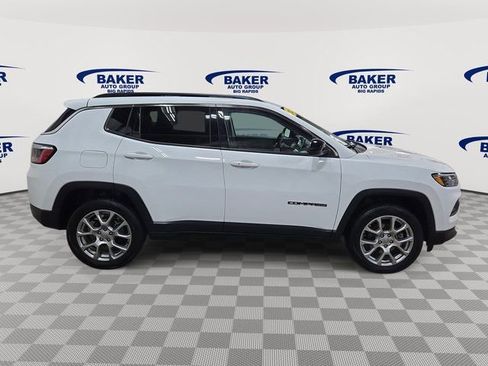 Used 2022 Jeep Compass Latitude image 10