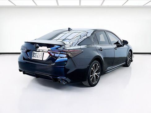Used 2019 Toyota Camry SE FWD image 4