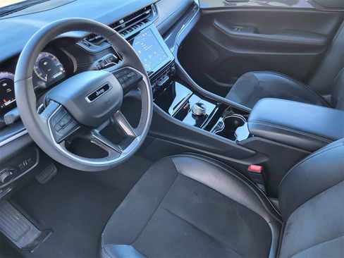 Used 2023 Jeep Grand Cherokee L Laredo image 13