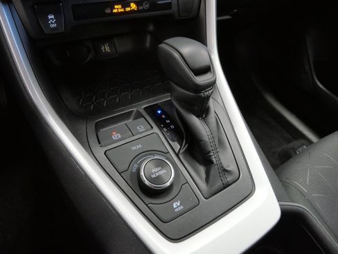 Certified 2025 Toyota RAV4 XLE image 25