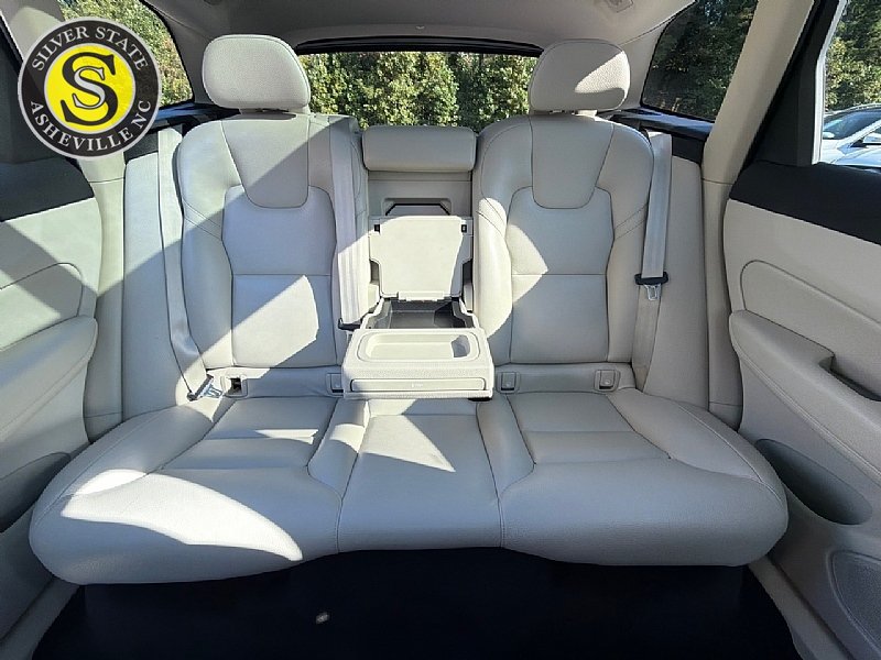 Used 2018 Volvo XC60 T5 Momentum w/ Vision Package AWD/4WD image 21
