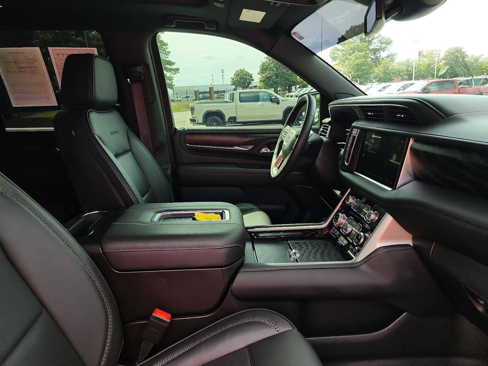Used 2024 GMC Yukon Denali AWD/4WD image 8