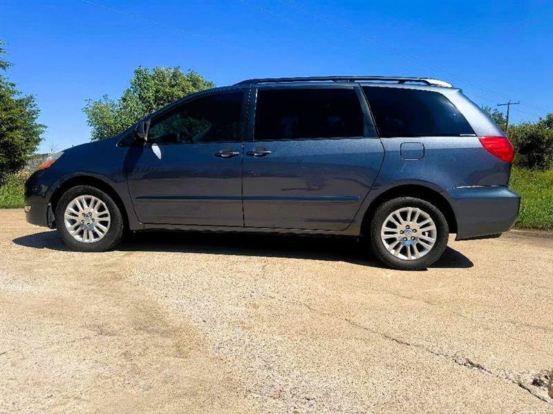 Used 2008 Toyota Sienna XLE FWD image 11