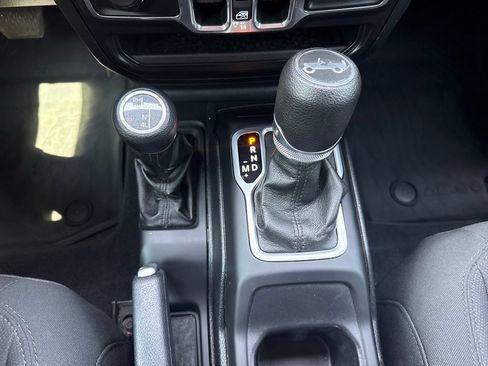 Used 2018 Jeep Wrangler Unlimited Sport S AWD/4WD image 22